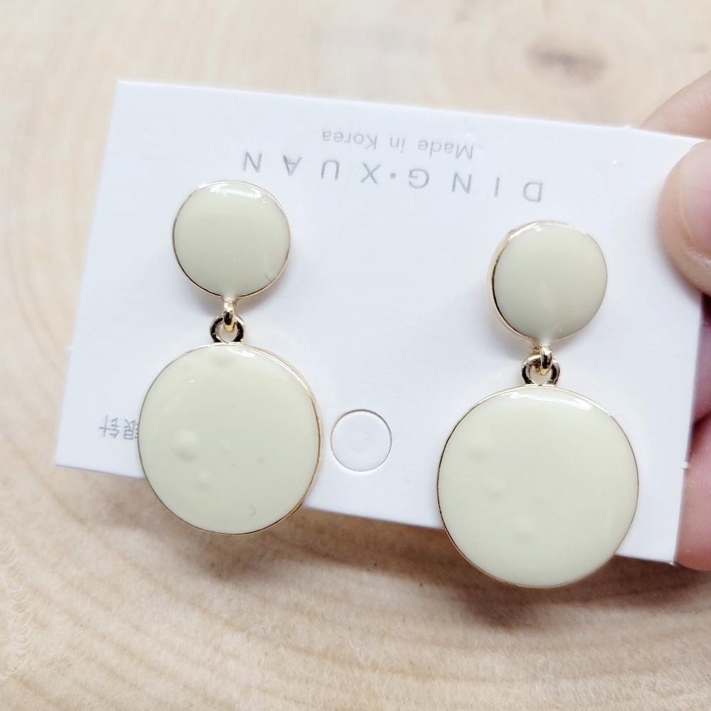 Brand New Gold Tone White Round Earrings